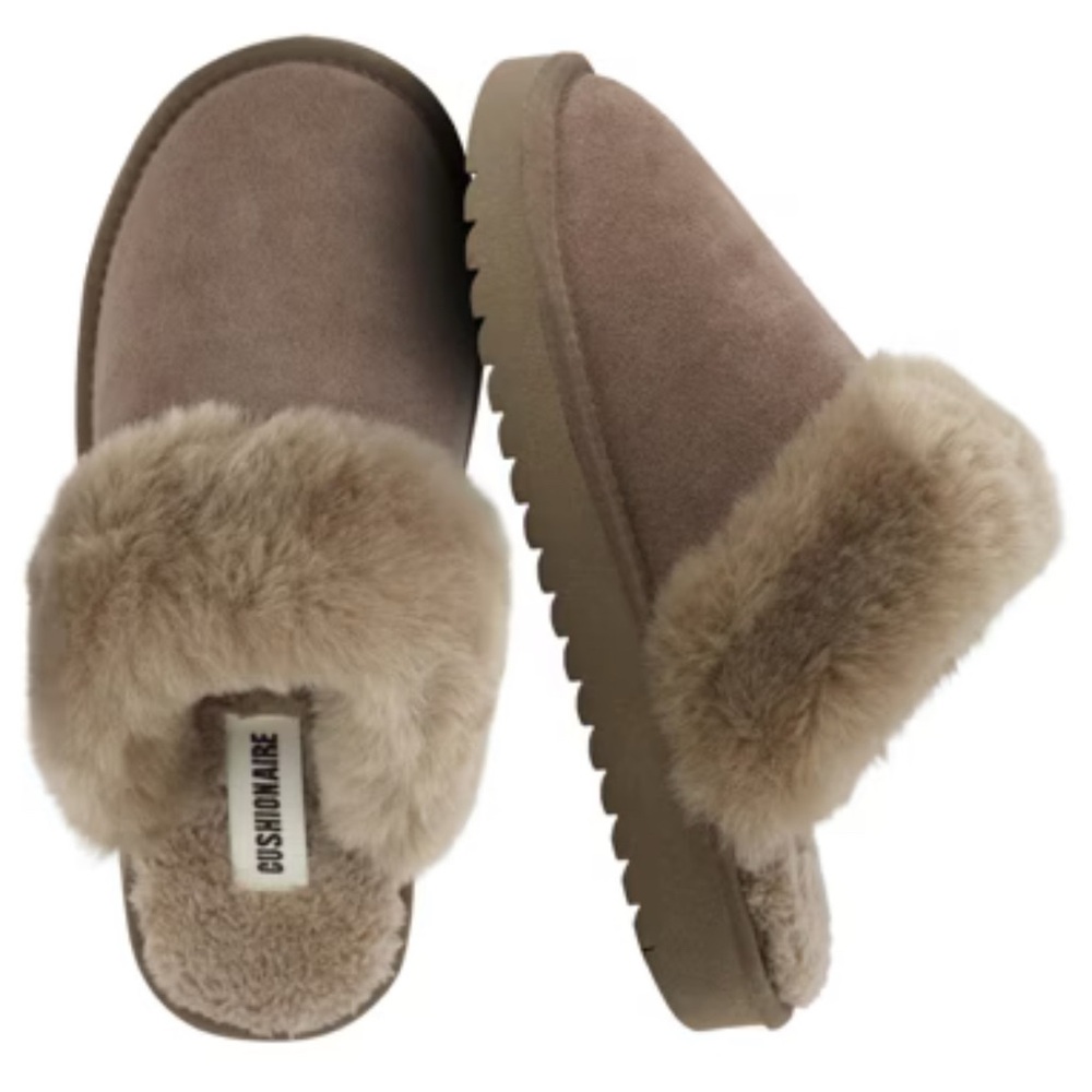 Cushionaire Faux Fur Slippers 
Size 7.5 color brown-
BRAND NEW! NWOT